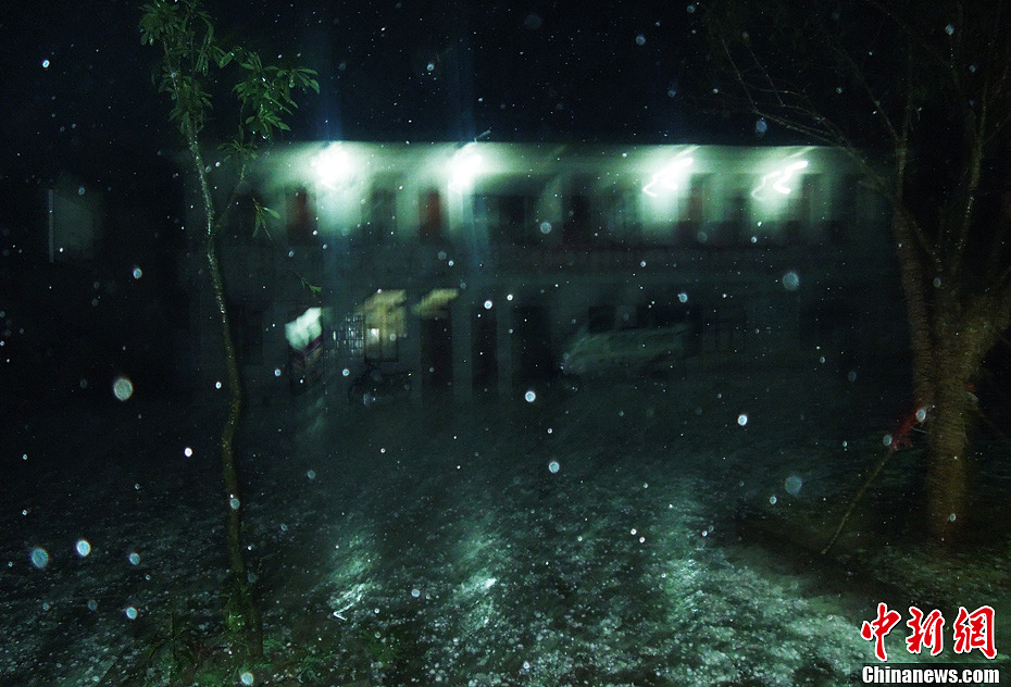 貴州省貴定縣鐵廠鄉(xiāng)遭受百年來(lái)最嚴(yán)重的冰雹災(zāi)害：造成直接經(jīng)濟(jì)損失1473萬(wàn)元。