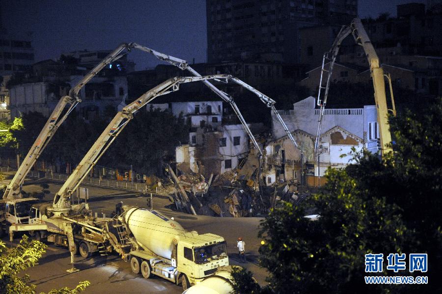 （新華網）（2）廣州地鐵工地附近發(fā)生地陷