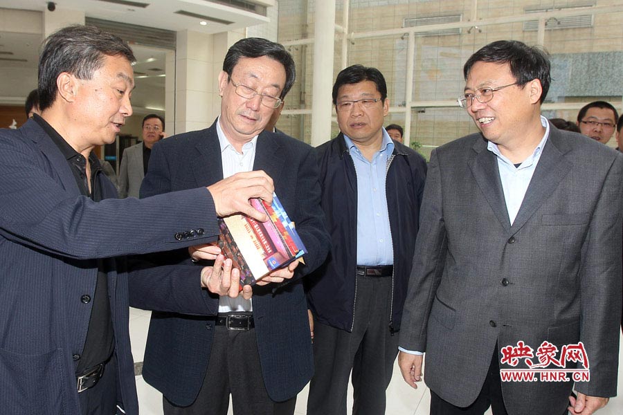 河南省委書記、省人大常委會(huì)主任郭庚茂視察河南電視臺(tái) 東方今報(bào)記者沈翔 劉棟杰/攝