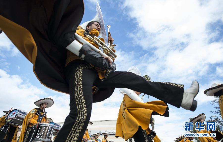 美國(guó)帕薩迪納舉行第124屆玫瑰花車游行