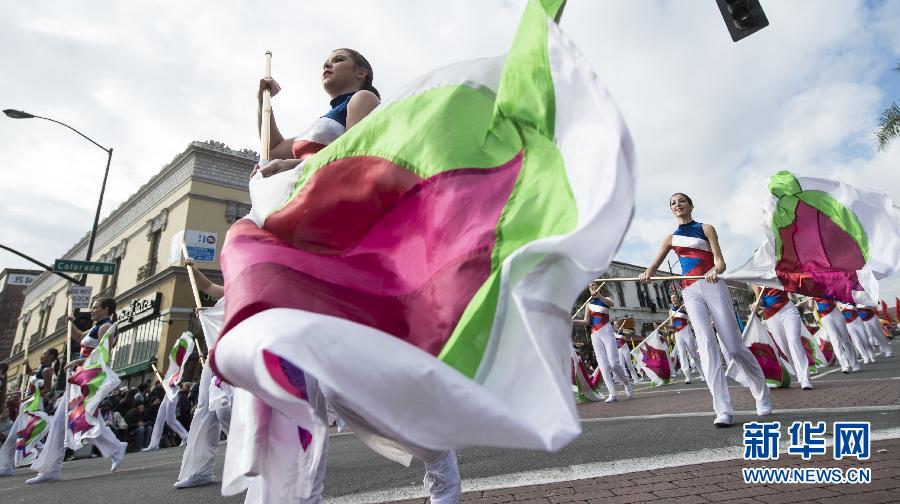 美國(guó)帕薩迪納舉行第124屆玫瑰花車游行