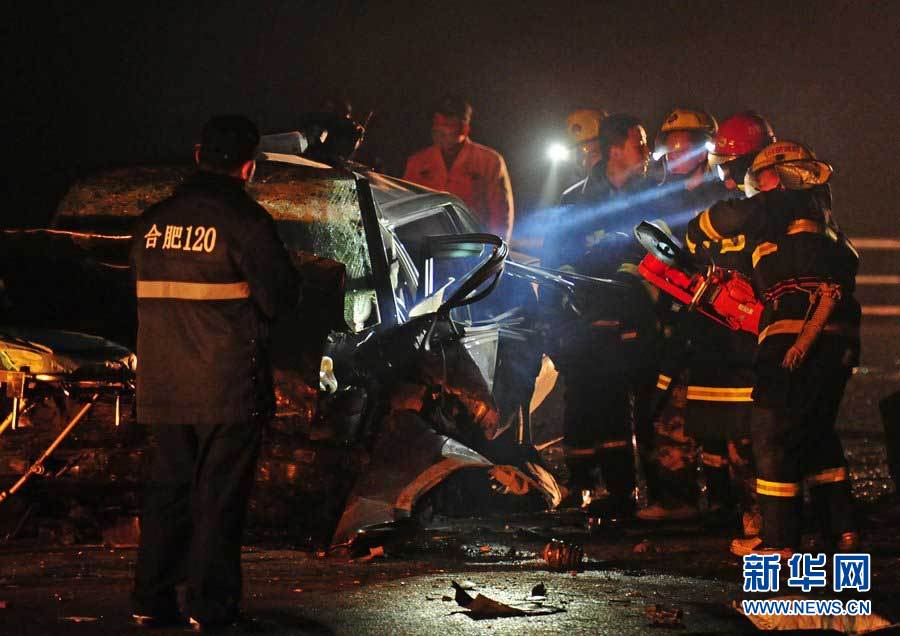 2013年1月9日，合肥，事故現(xiàn)場，兩輛受損車輛已經(jīng)全部變形