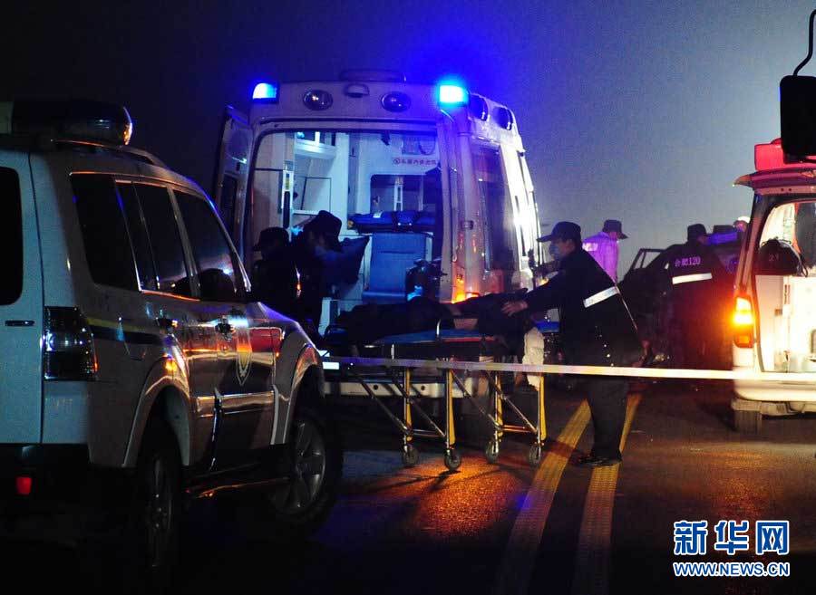 2013年1月9日，合肥，事故現(xiàn)場，兩輛受損車輛已經(jīng)全部變形