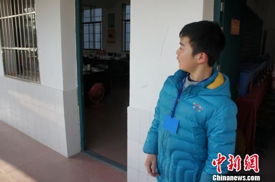 對于幾年如一日照顧他的同學余興泉，14歲的左臣心里充滿了感激。 李俊杰 攝