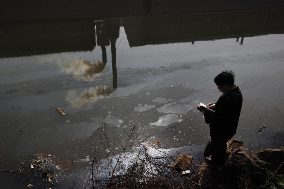 多地水污染嚴(yán)重 “癌癥村”人處境堪憂 多地水污染嚴(yán)重 “癌癥村”人處境堪憂