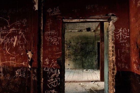 探秘！北京"鬼樓"內(nèi)部