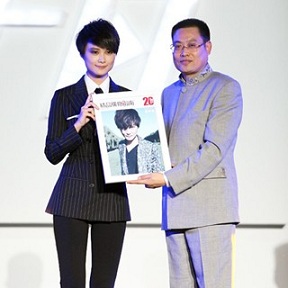 李宇春亮相時(shí)尚盛典