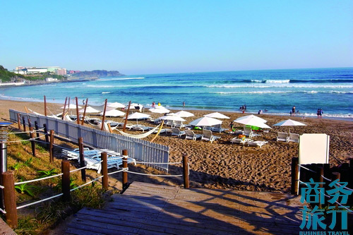 有一段偶來小路經(jīng)過新羅酒店所在的沙灘。