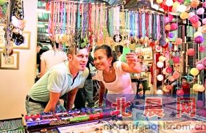 更多的購物樂趣要在夜市、跳蚤市場中慢慢發(fā)掘。