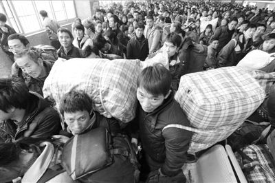 　　火車站人滿為患。新華社發(fā)