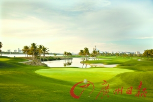 　　球場(chǎng)黃昏景色迷人?！　? complete=