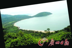 長長的沙灘海岸。