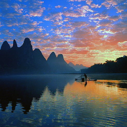 在這里就推薦幾天經(jīng)典的徒步路線。