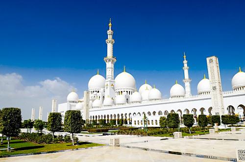 　　宏偉的阿布扎比大清真寺。