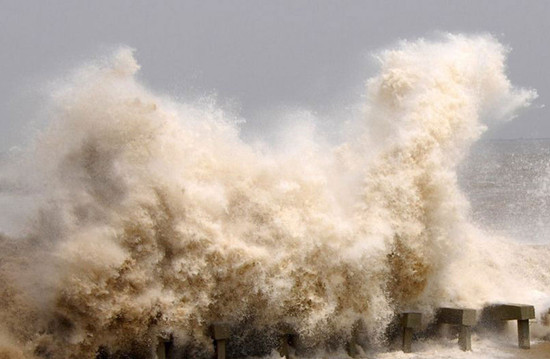 春汛大潮期 聽(tīng)潮錢(qián)塘江