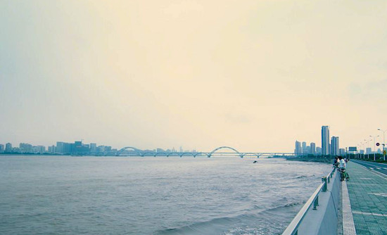 春汛大潮期 聽(tīng)潮錢(qián)塘江