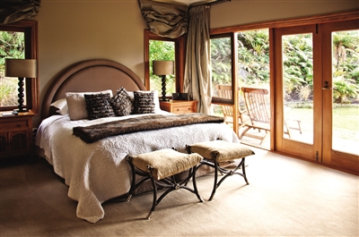 酒店住宿頗具特色,窗外就是 新西蘭的美麗景色。