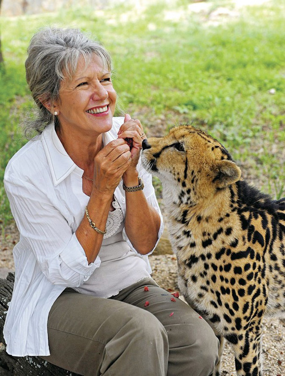　　自然保護(hù)區(qū)、瀕危動(dòng)物 中心、奢華營地酒店,無一不是Lente女士熱愛動(dòng)物和大自然的杰作