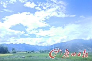 途中的大河煙波浩渺。