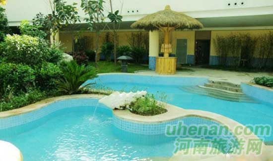 深秋去堯山賞紅葉、泡溫泉、拜大佛