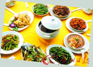 在封開品嘗各地美食,大飽口福。