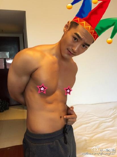 不造哪里不對(duì)，反正看起來(lái)怪怪的！