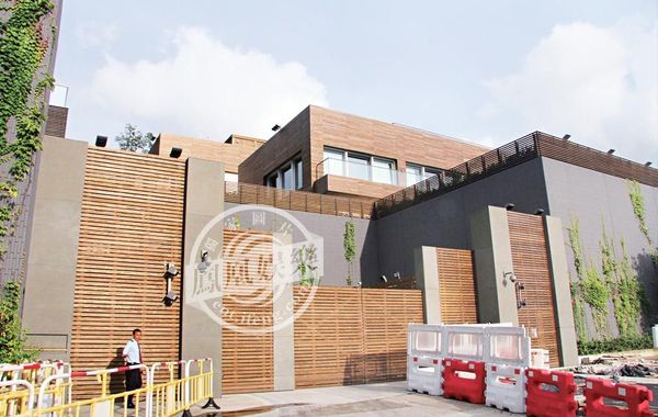 林青霞獲老公贈價值9億多“皇宮”，圖為林青霞豪宅大門口。