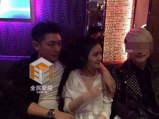 田源摟著激吻門女主，自稱是在勸架