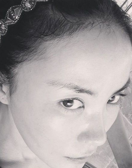 王菲自曝素顏照遭網(wǎng)友調(diào)侃 王菲自曝素顏照遭網(wǎng)友調(diào)侃