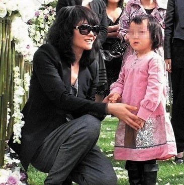 王菲與愛(ài)女李嫣 王菲與愛(ài)女李嫣