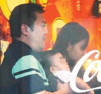 韋汝曾未婚生子，后嫁入豪門(mén)