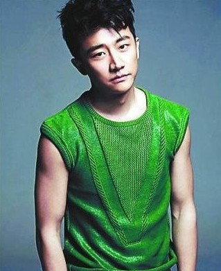 黃軒說(shuō)起緋聞爆發(fā)的一剎那，語(yǔ)氣里還有點(diǎn)憤憤然。