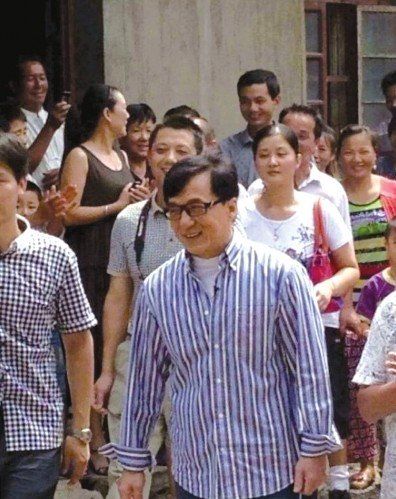 成龍在蕪湖認(rèn)祖歸宗。