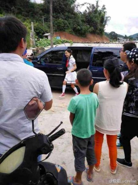 網(wǎng)友拍攝張柏芝穿學(xué)生服造型 網(wǎng)友拍攝張柏芝穿學(xué)生服造型