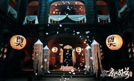 冥婚當(dāng)夜，霍家大院招魂幡隨風(fēng)擺動，漫天冥幣飛舞