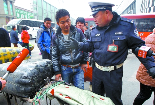 鄭州西三馬路擁堵嚴重 鄭州西三馬路擁堵嚴重