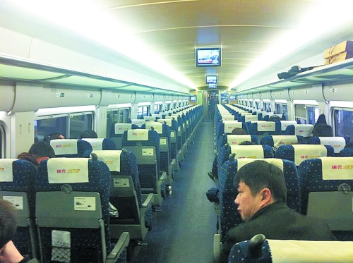 　春運(yùn)頭兩天，部分高鐵上座率并不高。