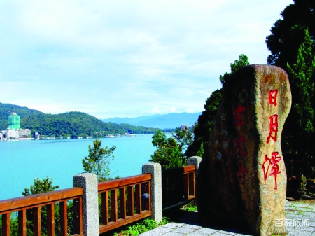 臺灣游專家3月29日、4月21日連續(xù)開行游臺灣送香港夕陽紅專列，組織近2000位爸媽走進(jìn)寶島臺灣，圓