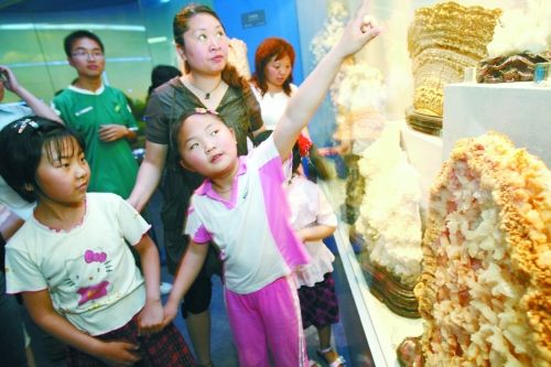 哇，地質(zhì)博物館里好多沒見過(guò)的??！