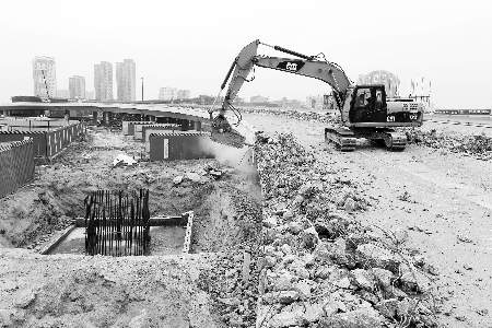 昨日，這座立交橋開(kāi)始正式拆除