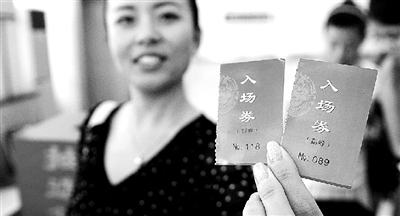 本報記者抽出的兩名消費者代表。