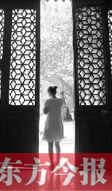 前日，鄭州市碧沙崗地下公共納涼點(diǎn)的入口