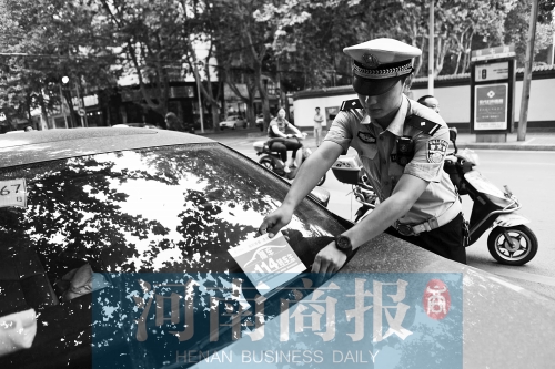 有了這張挪車卡，不會(huì)泄露隱私，別人又能方便地聯(lián)系上自己記者 邱曉峰/攝