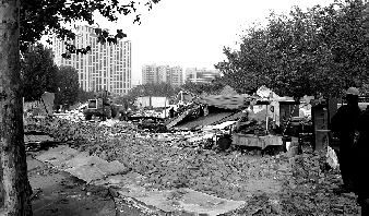 對(duì)公園選址的5.5萬(wàn)多平方米的違章建筑進(jìn)行拆除。
