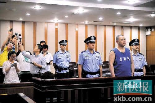 廣州市民政局民間組織管理局稽查處原處長李軍犯猥褻兒童罪，被判處有期徒刑4年。記者 孫毅/攝