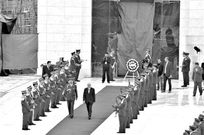 2012年11月27日，開棺檢驗阿拉法特尸骨后，巴方為其舉辦重新安葬儀式。