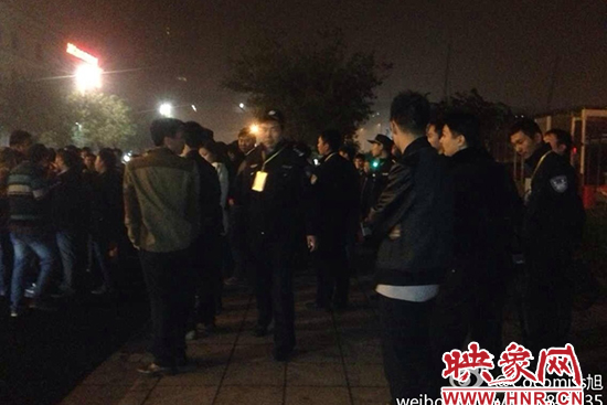 11月1日深夜，鄭州鄭東新區(qū)夜總會“皇家一號”被查處。網友供圖