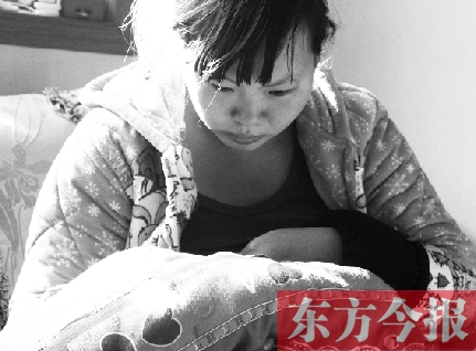 重新找回兒子蛋蛋，年輕的媽媽再也不忍離開