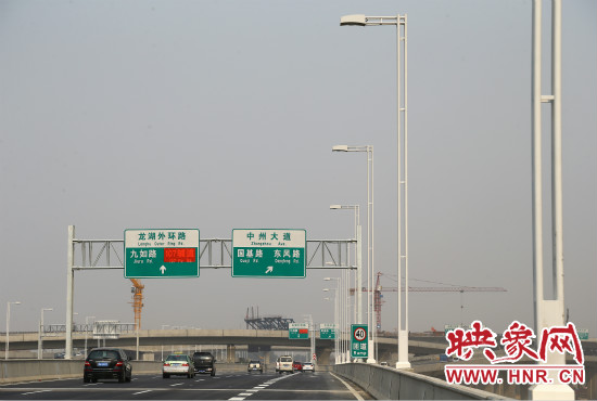 市民可通過(guò)北三環(huán)快速路高架橋直達(dá)東區(qū)。