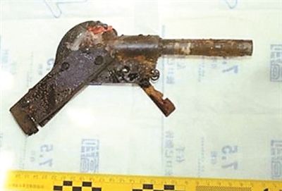 犯罪嫌疑人帶到現(xiàn)場的自制手槍 犯罪嫌疑人帶到現(xiàn)場的自制手槍